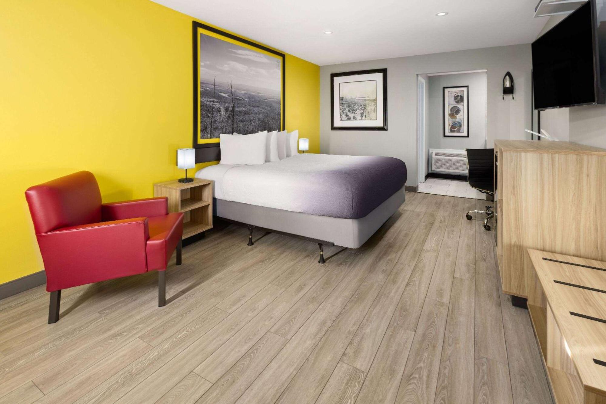Super 8 By Wyndham Hazleton Motel Buitenkant foto