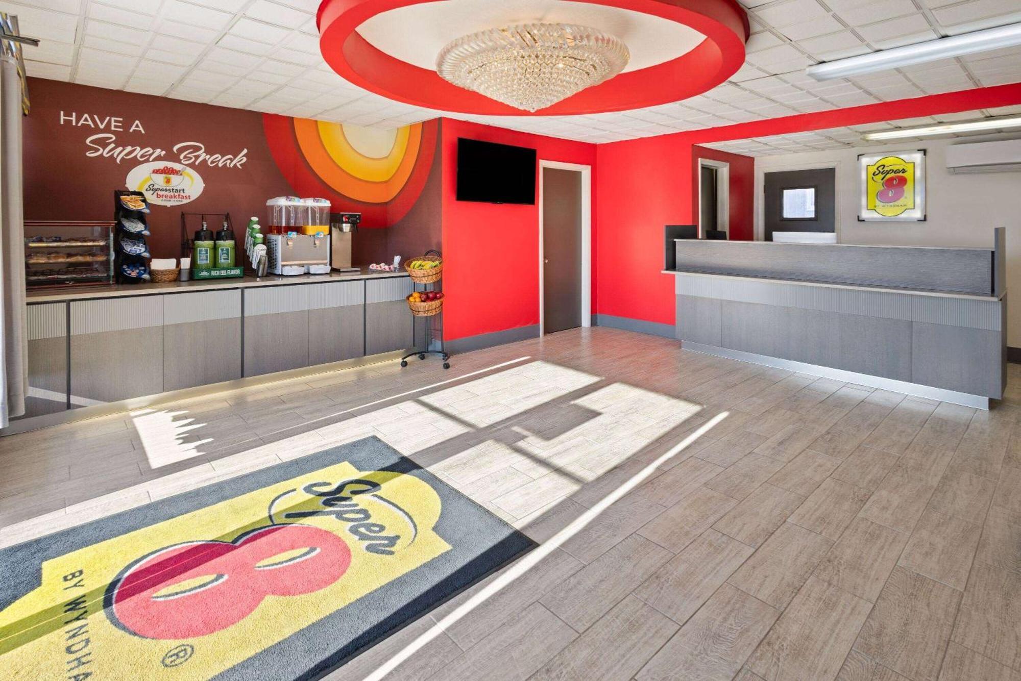 Super 8 By Wyndham Hazleton Motel Buitenkant foto
