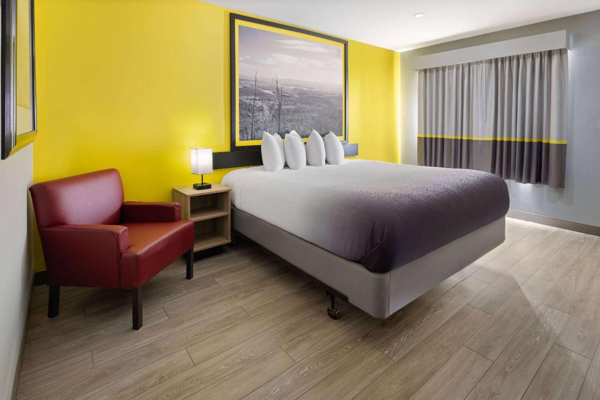 Super 8 By Wyndham Hazleton Motel Buitenkant foto