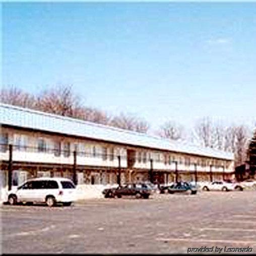 Super 8 By Wyndham Hazleton Motel Buitenkant foto
