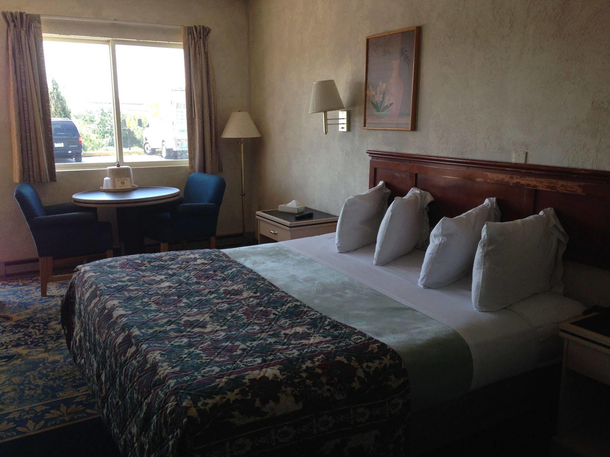 Super 8 By Wyndham Hazleton Motel Buitenkant foto
